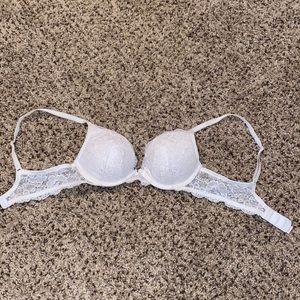 White lace Victoria’s Secret bra 32B